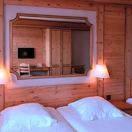ホテル Hotel-restaurant Le Mont Paisible, 3*